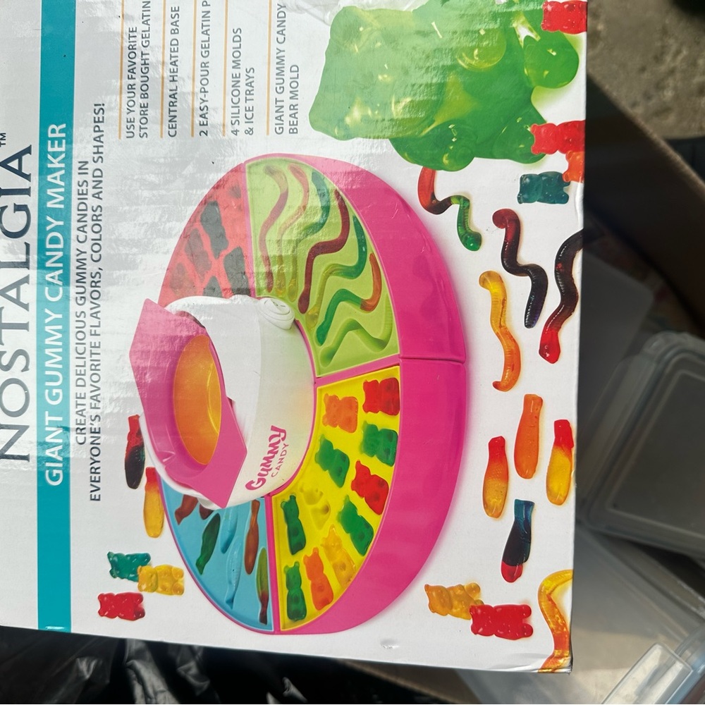 Nostalgia Pink and Green Candy‎ Maker
